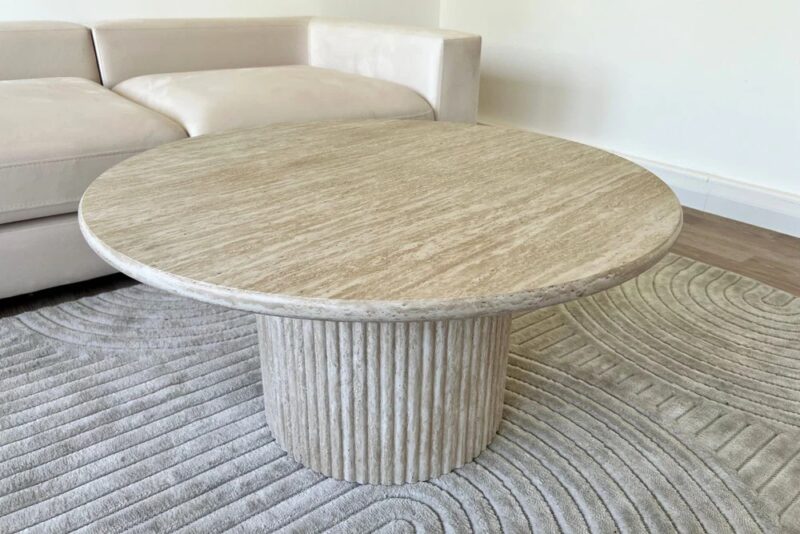 table basse ronde effet travertin